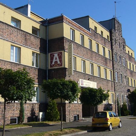 Hotel Arkadia Legnica Esterno foto