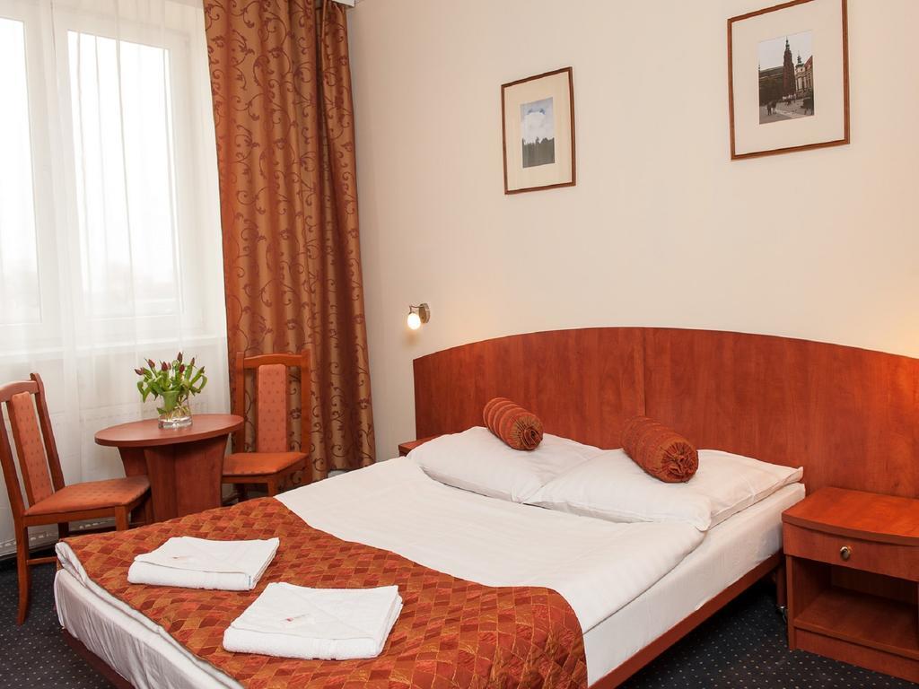 Hotel Arkadia Legnica Camera foto