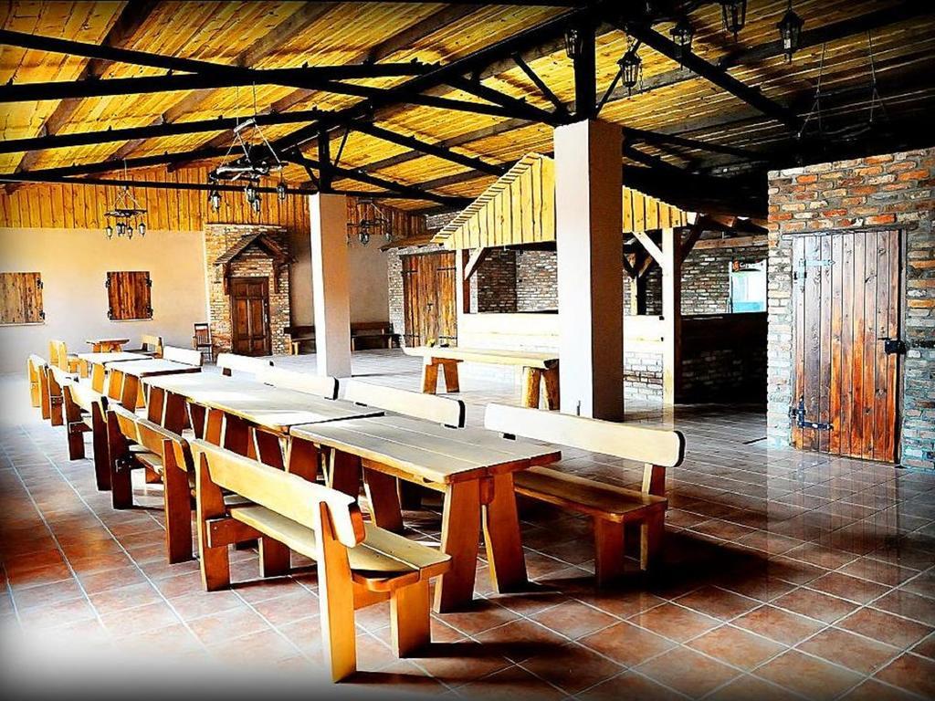 Hotel Arkadia Legnica Esterno foto