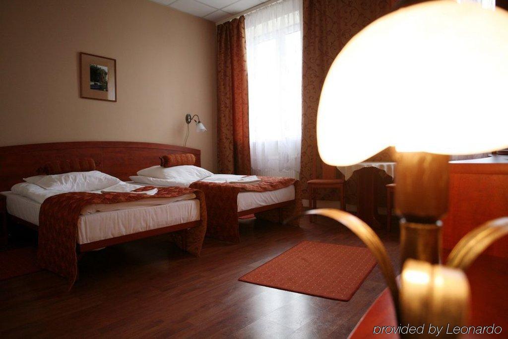 Hotel Arkadia Legnica Esterno foto