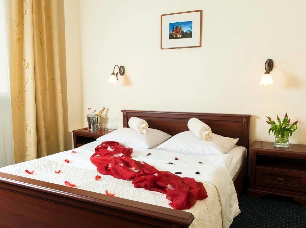 Hotel Arkadia Legnica Esterno foto