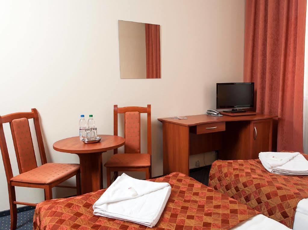 Hotel Arkadia Legnica Esterno foto