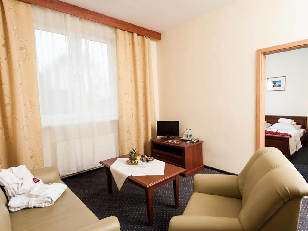 Hotel Arkadia Legnica Esterno foto